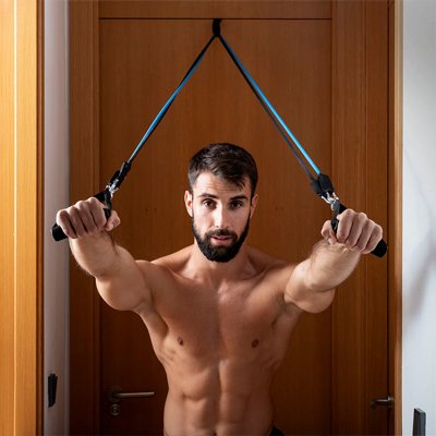 elastique musculation homme fait exercice bras