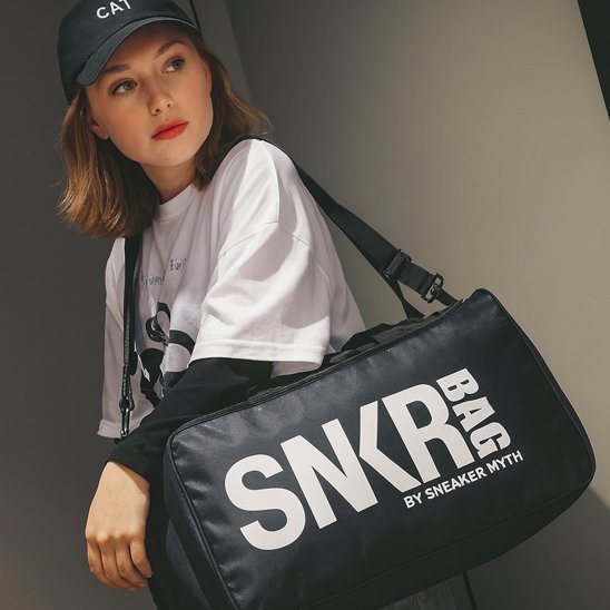 sac de sport multisport snkr fille avec casquette noir